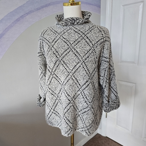 Chelsea & Theodore Sweaters - Chelsea & Theodore | XL | Grey & Black Diamond Knit Sweater